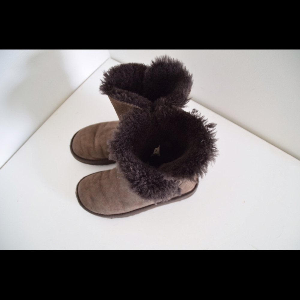 UGG Bailey Button - Picture 6 of 8